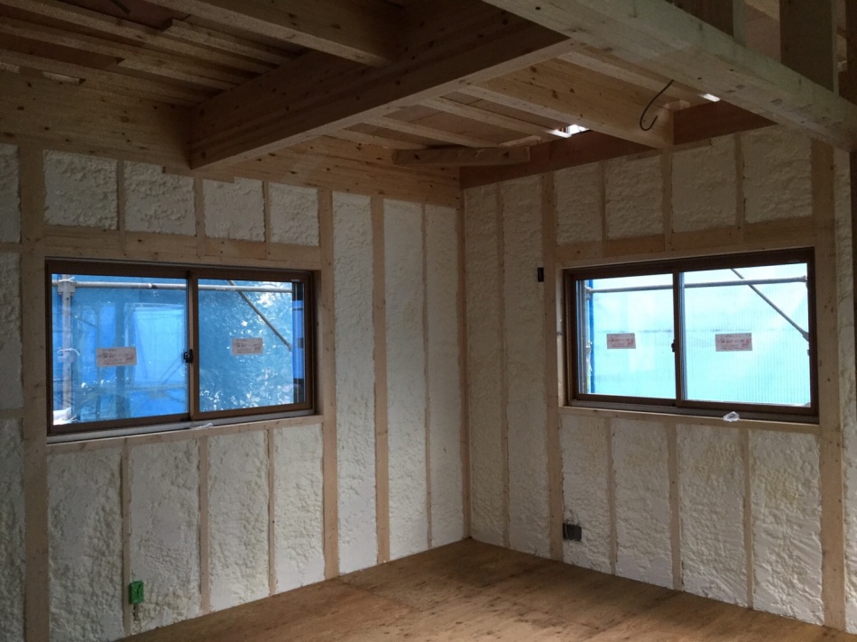 【埼玉県三郷市】I様邸「家事時間を1/2にする家事ラク設計で夏涼しく冬あたたかい高性能な省エネ住宅」は吹き付け断熱工事を施工しました。