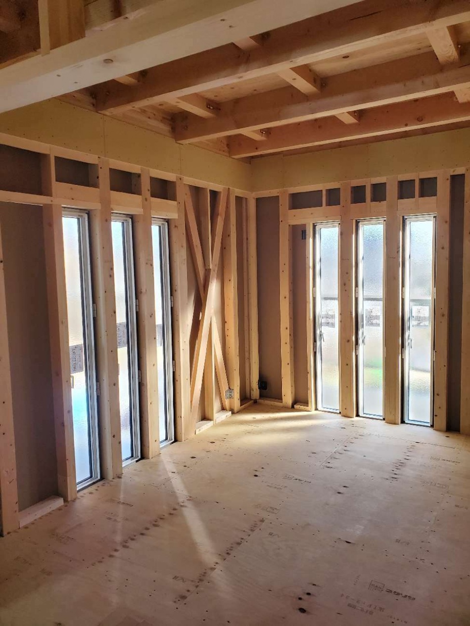 埼玉県八潮市S様邸注文住宅新築工事は木工事サッシュ取付工事を行いました。