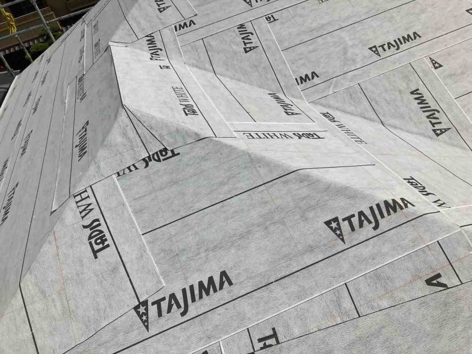 埼玉県三郷市S様邸注文住宅新築工事は屋根工事アスファルトルーフィング葺きを行いました。