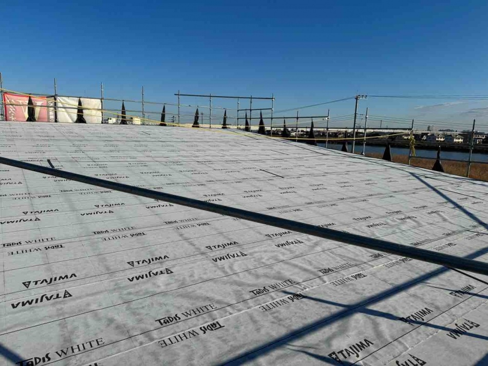 埼玉県八潮市S様邸注文住宅新築工事は屋根アスファルトルーフィング葺きを行いました。