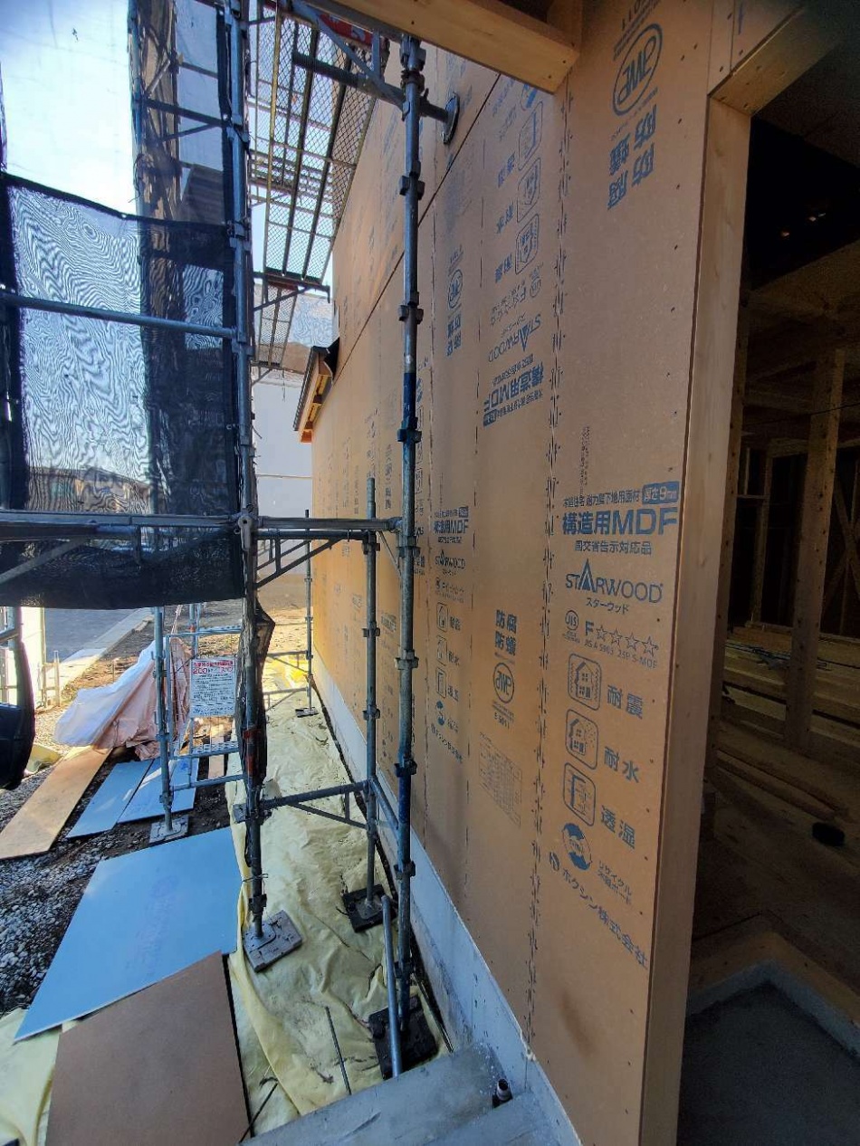 埼玉県吉川市W様邸注文住宅新築工事は外壁構造用の下地材を施工しました。