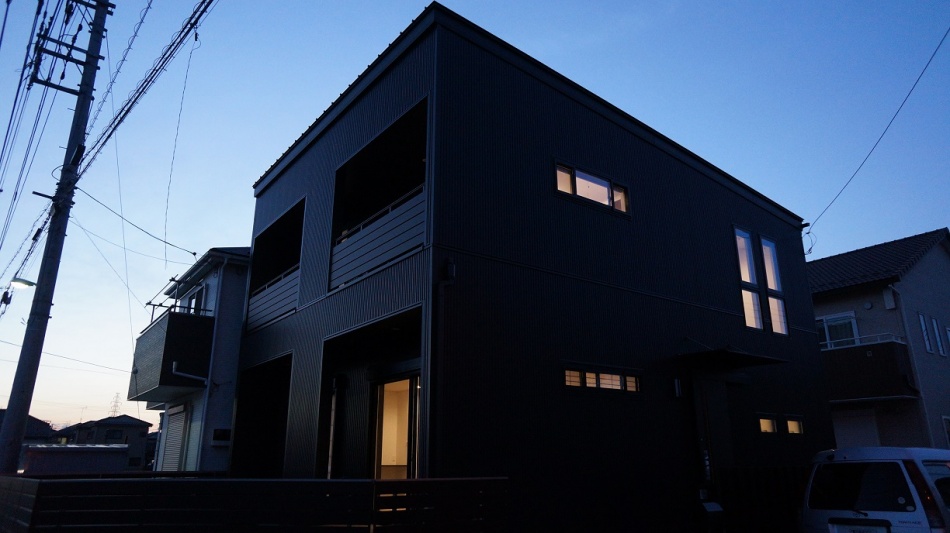 M様邸「ル・コルビジェ的シンプルモダンな高性能省エネキューブハウス」のシューズクローク