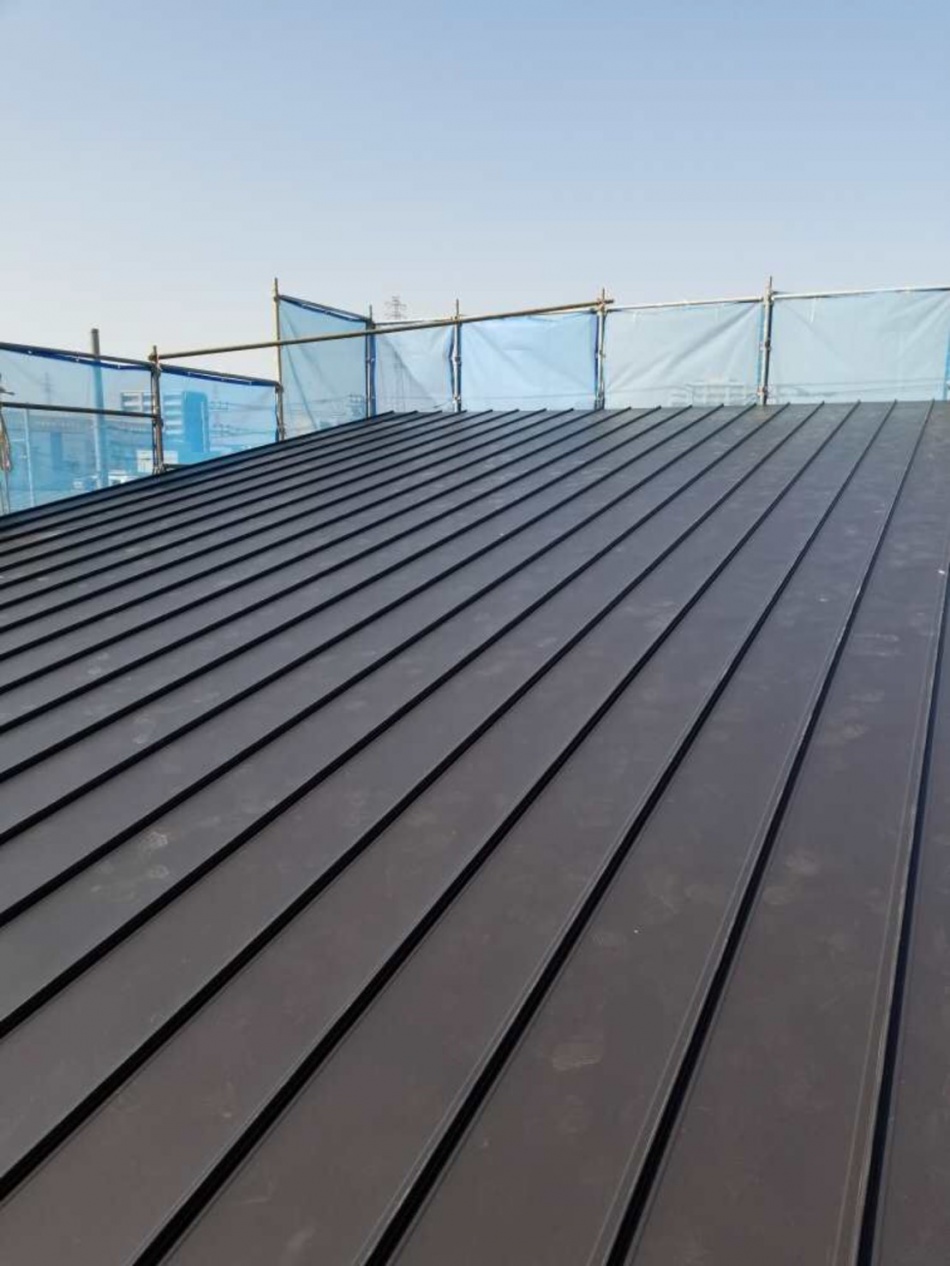 三郷市M様邸は屋根ガルバリウム鋼板葺きを行いました。