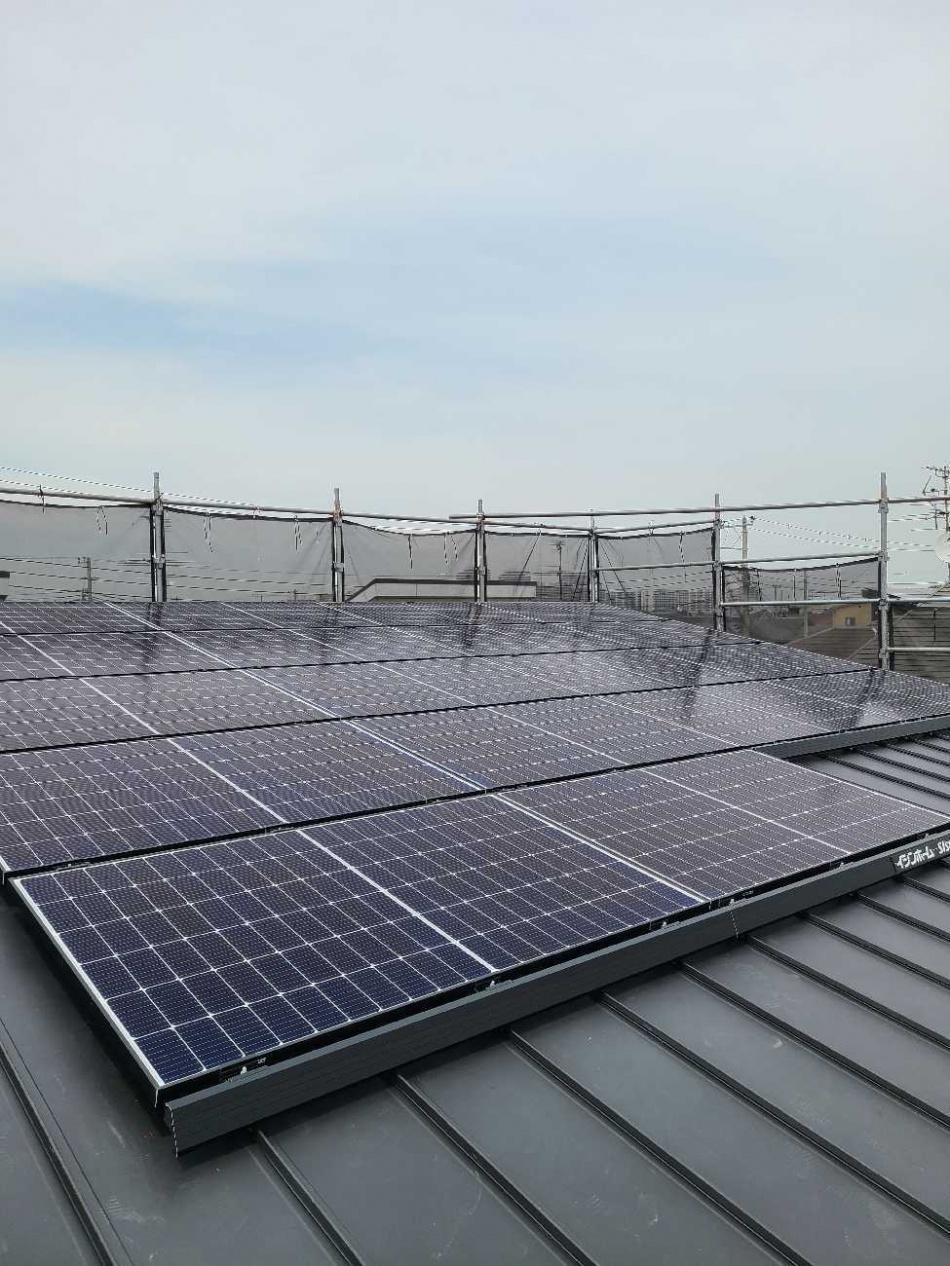 埼玉県三郷市Y様邸注文住宅新築工事は太陽光パネルが取り付きました。