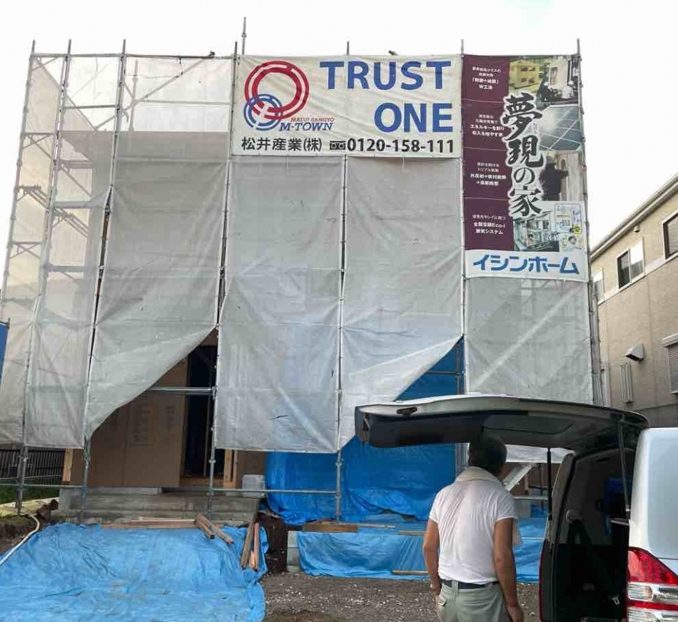 千葉県柏市O様邸注文住宅新築工事は足場シートが設置されて木工事中です。