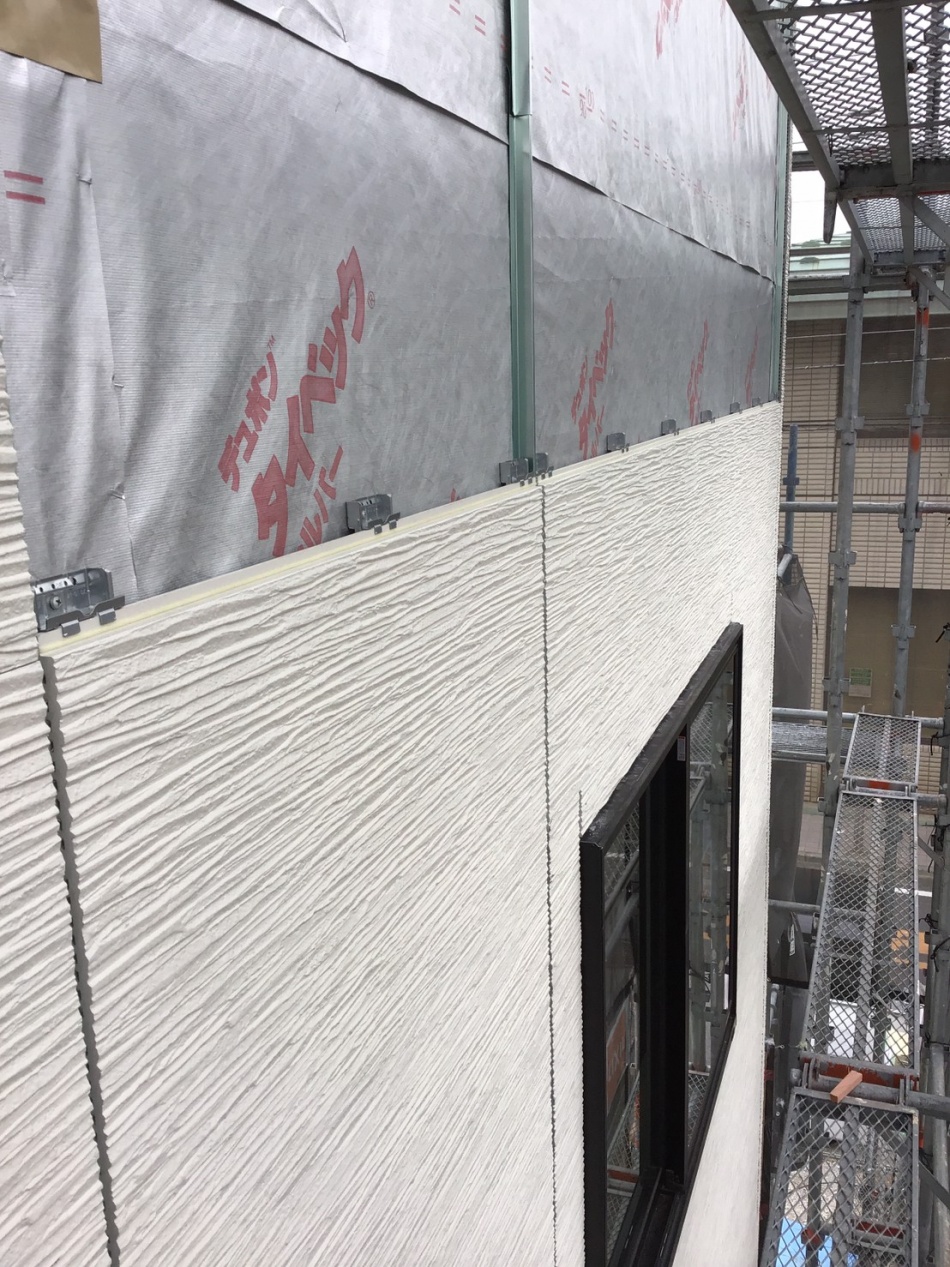 埼玉県三郷市S様邸注文住宅新築工事は床フロア張り、外壁工事