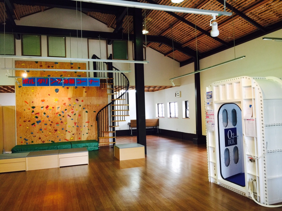 ボルダリングコーナーと酸素カプセルの無料体験をどうぞ！