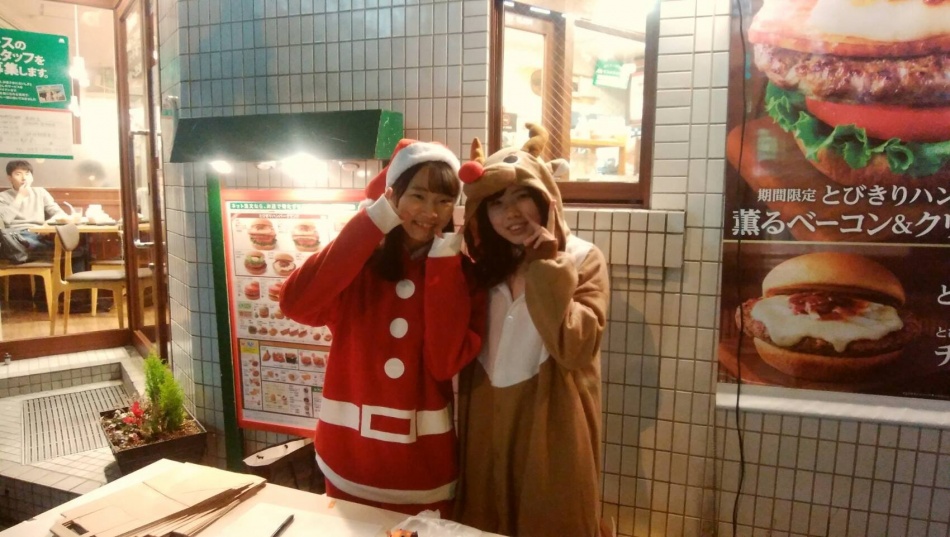 クリスマスのモスチキン販売です。松井産業