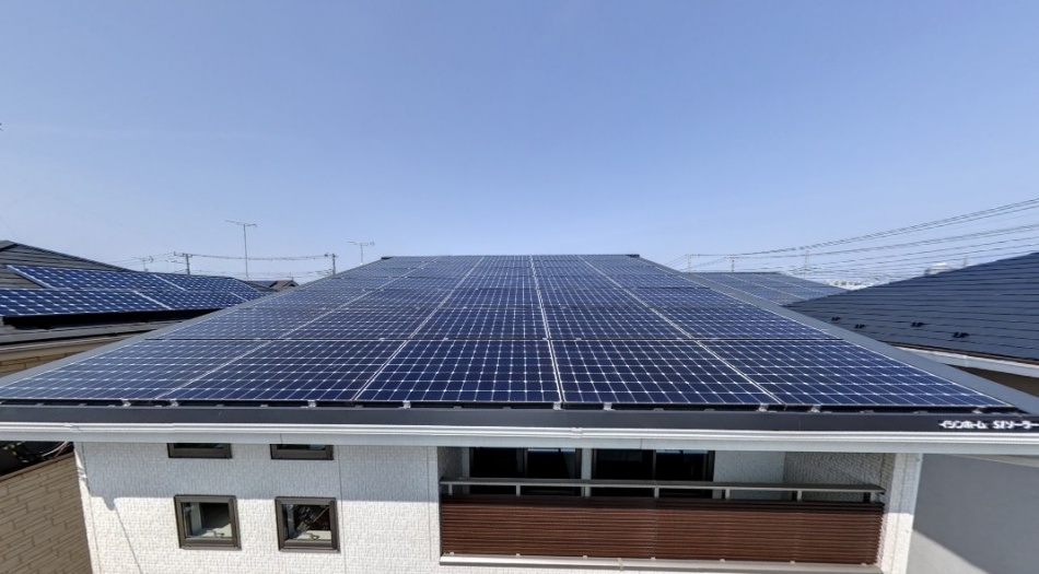 屋根いっぱいの太陽光が魅力です。