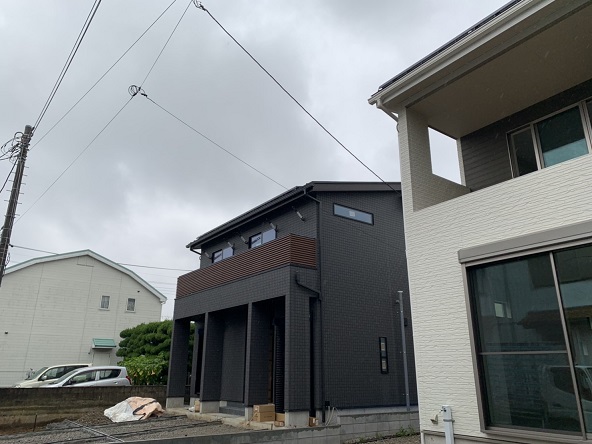 【埼玉県三郷市】N様邸新築工事は足場が外れて外観がわかるようになりました。