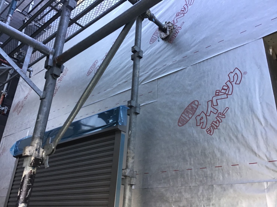 足立区K様邸は外壁工事タイベックシルバーを施工しています。