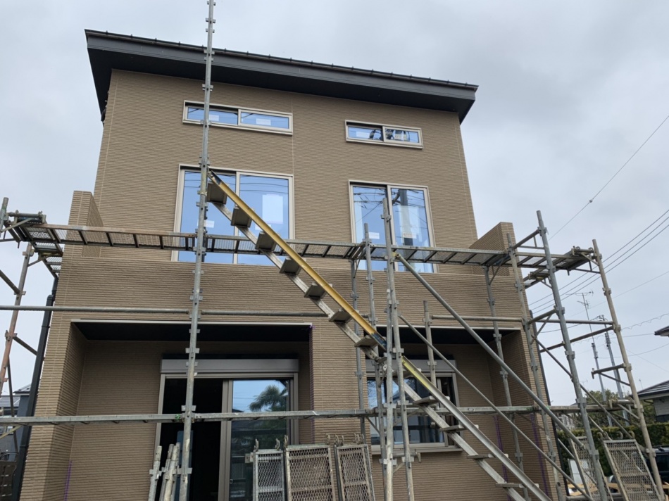 吉川市M様邸は足場が外れて外観がわかるようになりました。