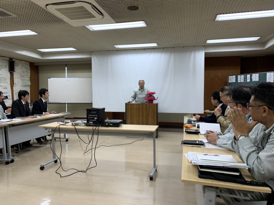 勤続50年以上のベテラン社員の誕生日です。