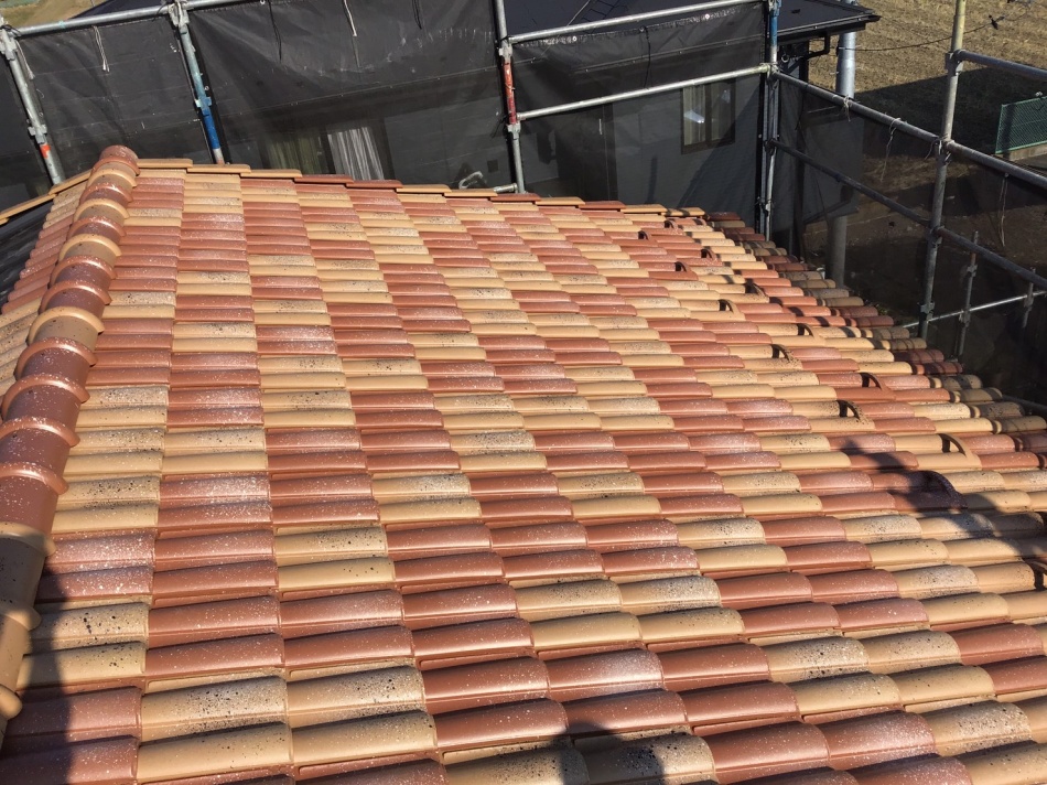 埼玉県越谷市S様邸注文住宅新築工事は洋風の瓦が施工されました。