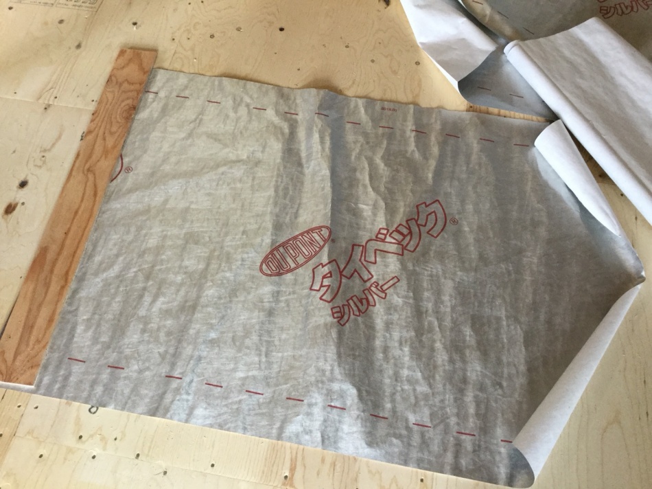 江戸川区U様邸は遮熱シート、タイベックシルバー張りを行いました。