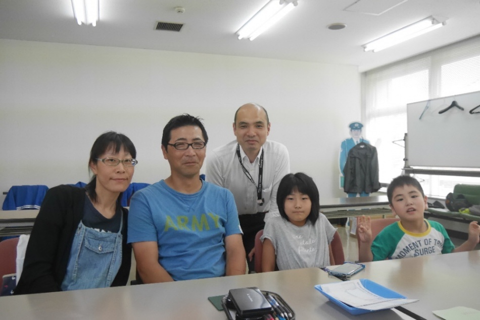 【吉川市】吉川市保の戸建てを購入いただいたF様ご家族との記念撮影です。センチュリー21松井産業 松永