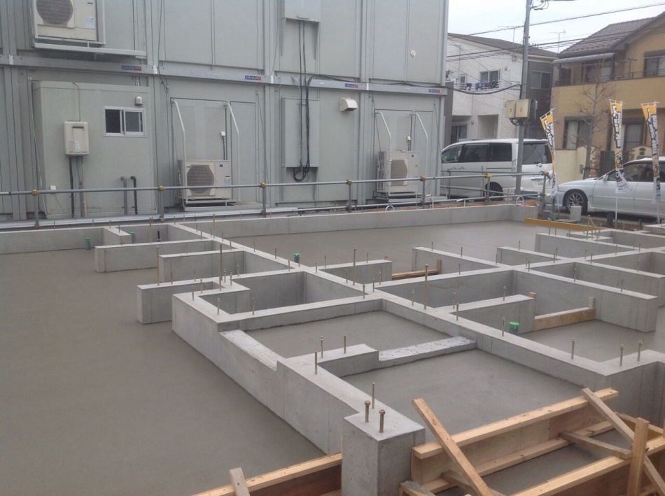 【埼玉県三郷市】W様ガレージハウス賃貸住宅新築工事-駐車場部分の土間仕上げを行いました。松井産業株式会社 イシンホーム三郷店