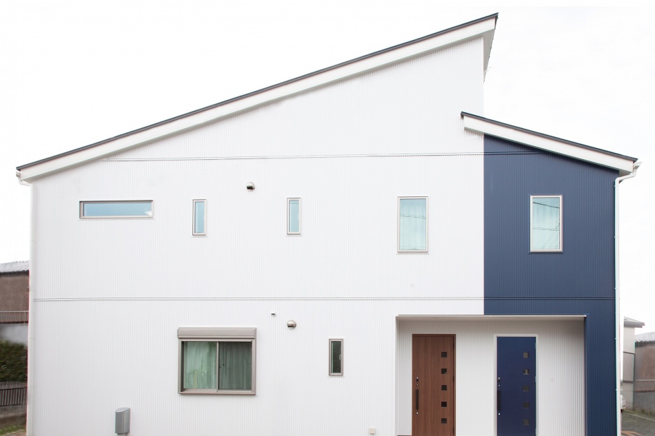 【埼玉県八潮市】O様邸2世帯住宅新築工事は足場が外れて外観がわかるようになりました。