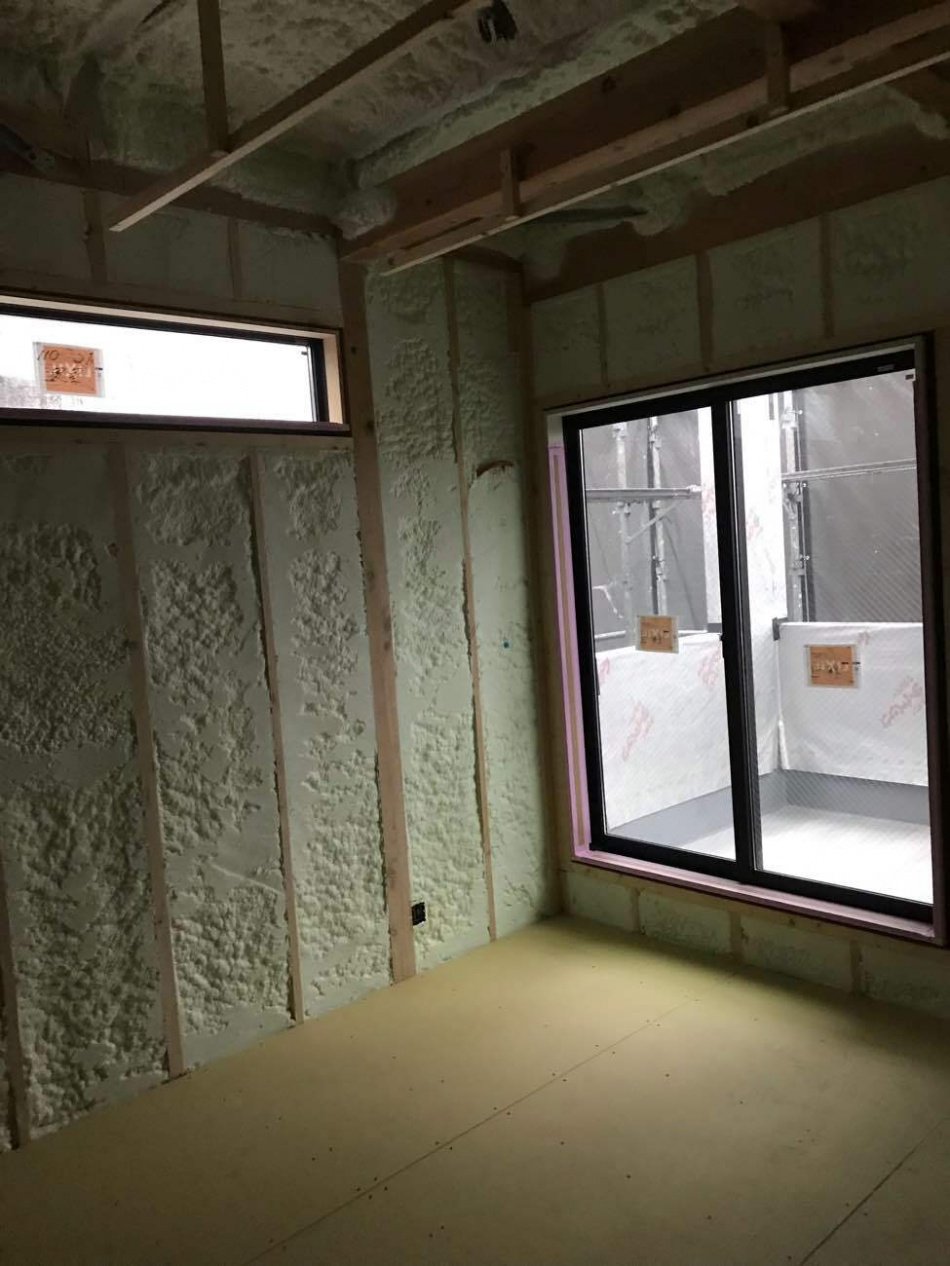 埼玉県三郷市T様邸注文住宅新築工事はウレタン吹付け断熱で工事を行いました。