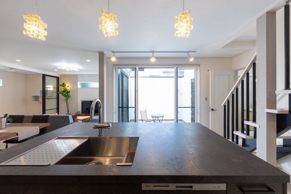 千葉県市川市A様邸「テレワークしながらペットと暮らすZEH平屋風コートハウス」