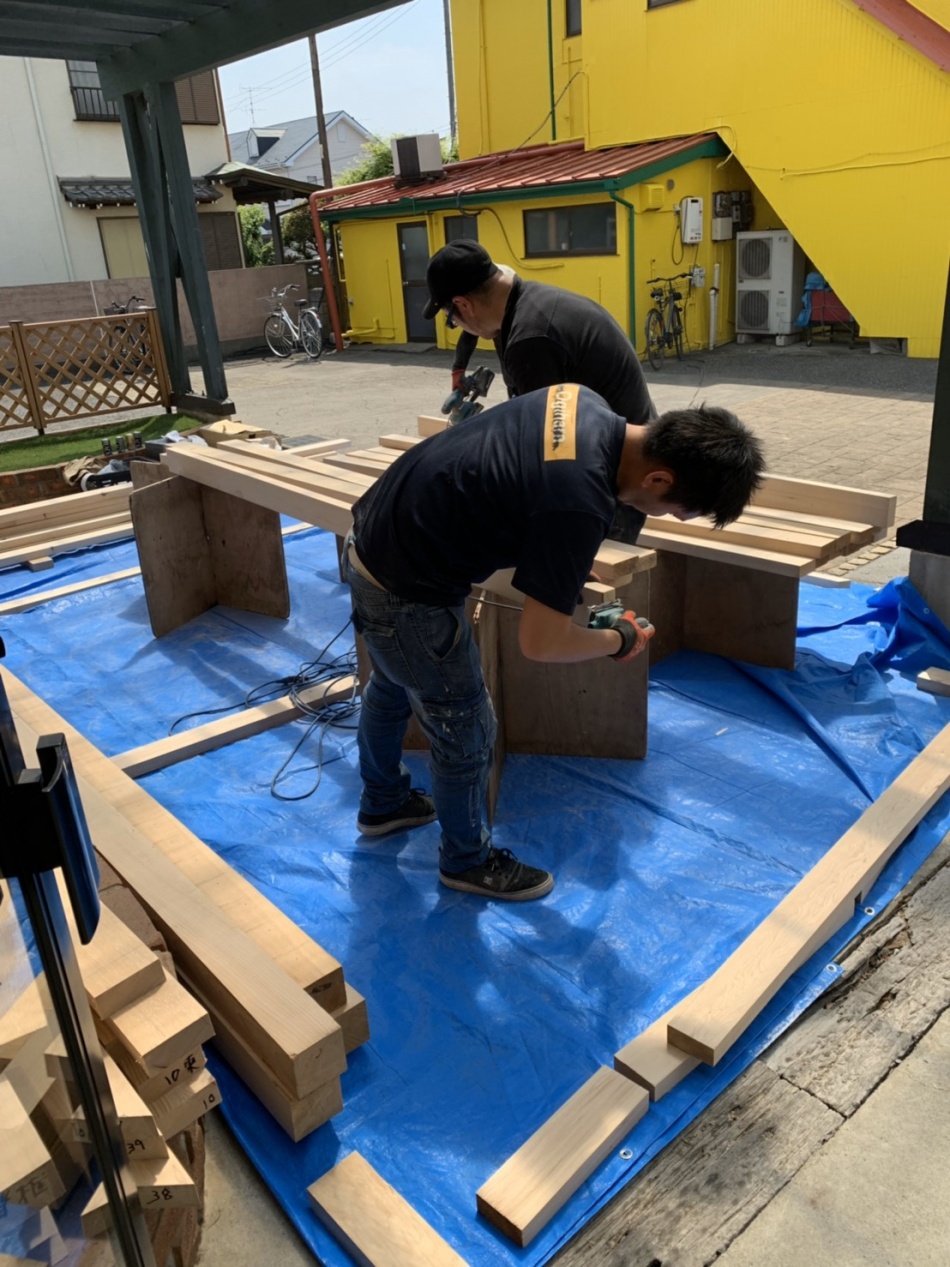 液体ガラスを施工したウッドデッキの様子