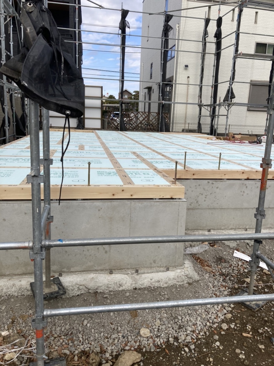 東京都足立区S様邸注文住宅新築工事は土台引き工事を行います。