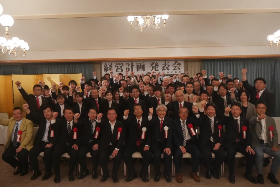 松井産業は無借金経営を継続し安定企業として評価されています。