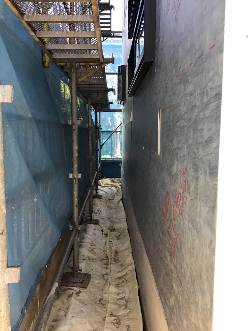 三郷市T様邸はタイベックシルバーを施工しています。