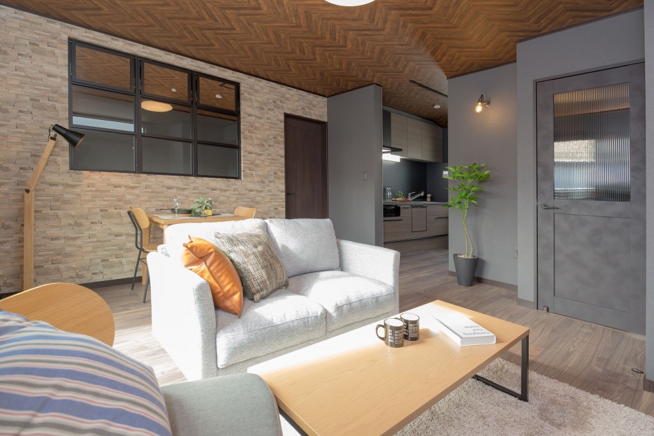 埼玉県三郷市N様邸は室内窓があるリビング、在宅ワークができる空間