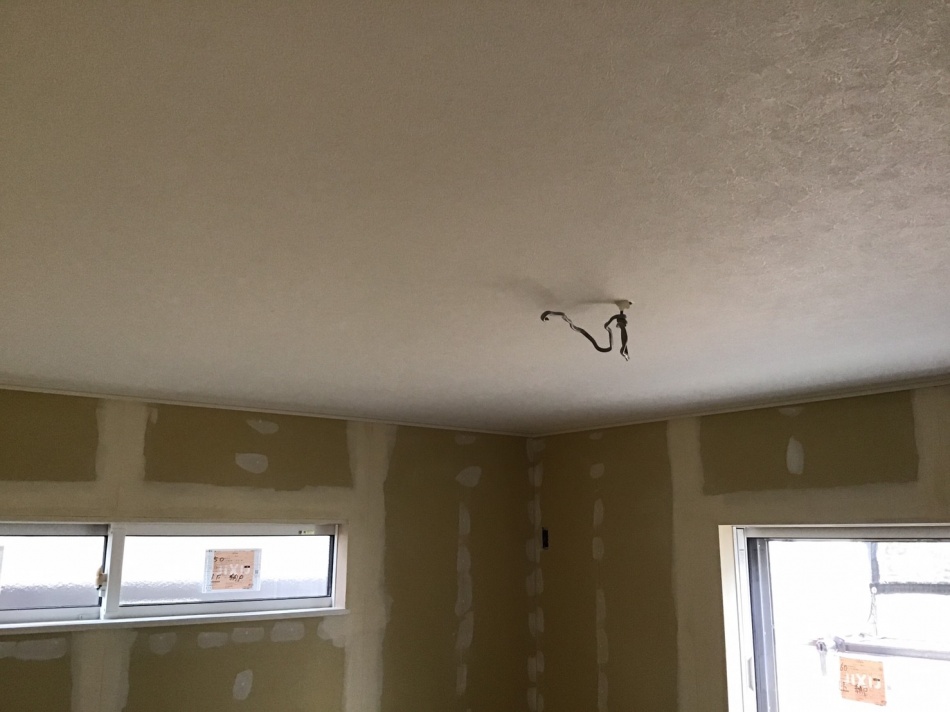 埼玉県三郷市H様邸注文住宅新築工事は太陽光パネル設置、内装クロス工事です。