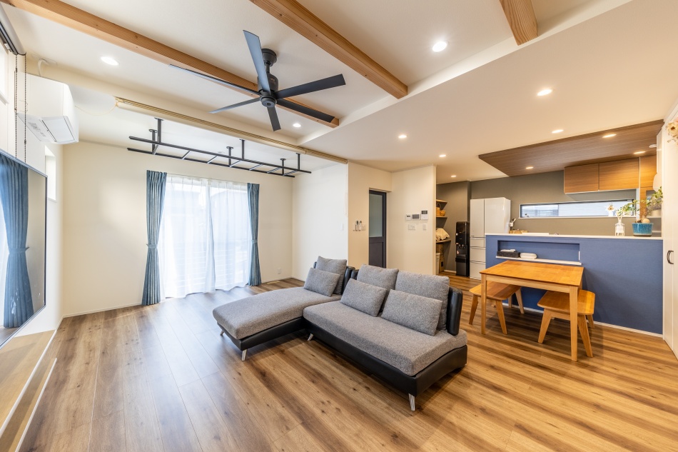 千葉県柏市O様邸注文住宅新築工事「リビングに梁が見えるナチュラルモダン住宅」