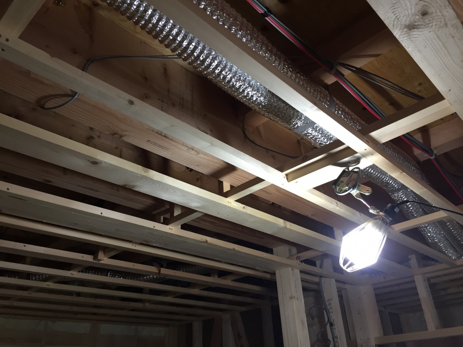 吉川市T様邸はエコアイ換気ダクトが取りついています。