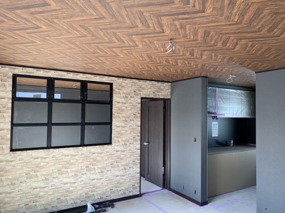 埼玉県三郷市N様邸新築工事は内装クロス工事中です。