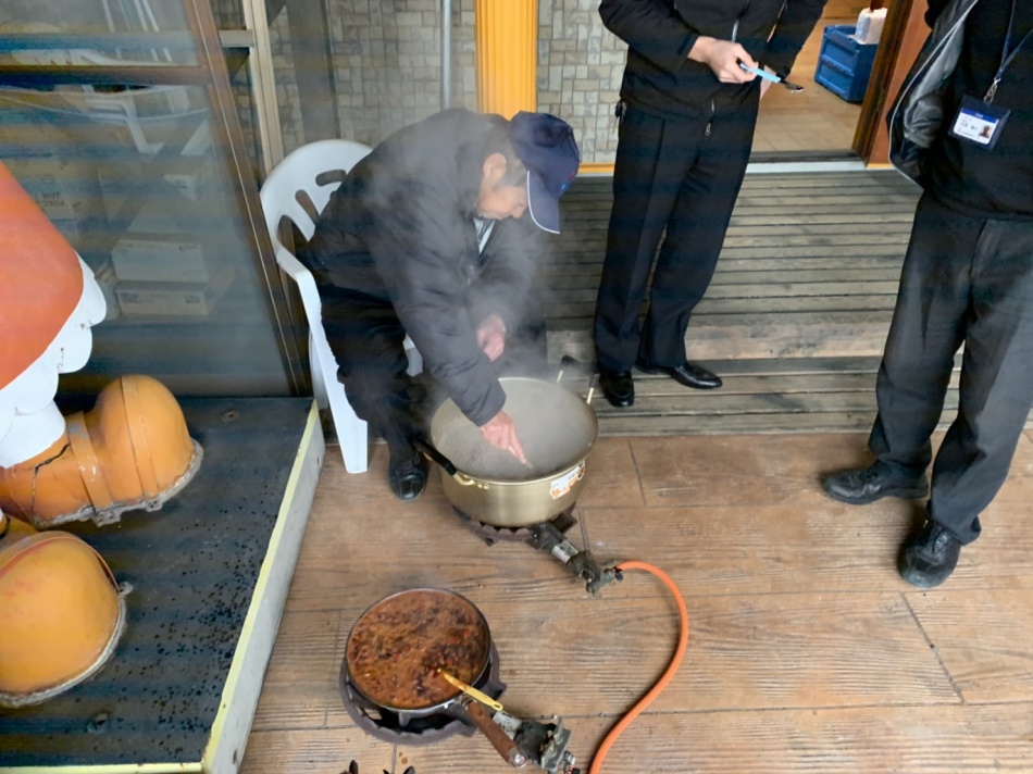 恒例の食事会を行いました。