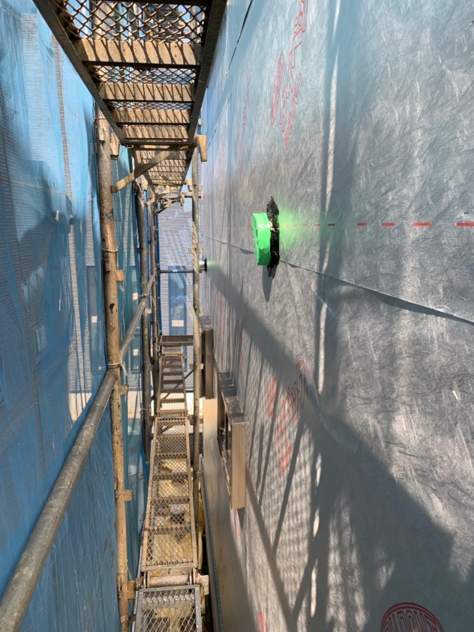 吉川市T様邸はタイベックシルバー張りを行っています。