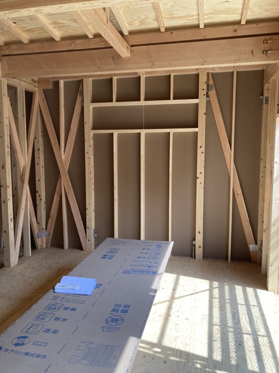 埼玉県越谷市K様邸注文住宅新築工事は木工事です。