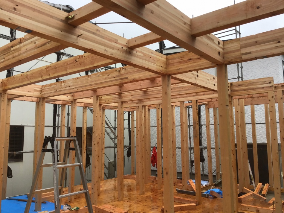 埼玉県三郷市T様邸注文住宅新築工事は上棟建て方を行っています。