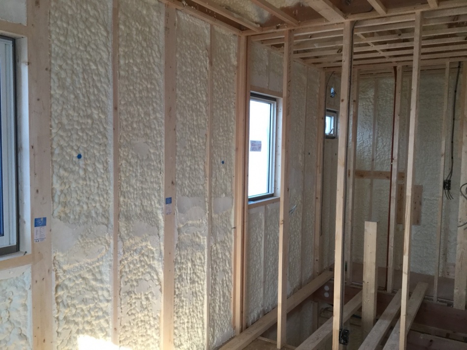 三郷市E様邸は吹き付け断熱工事をしました。