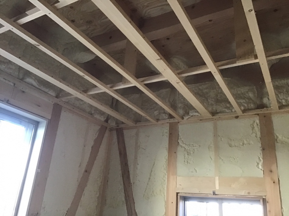 埼玉県吉川市I様邸吹付け断熱工事を行いました。