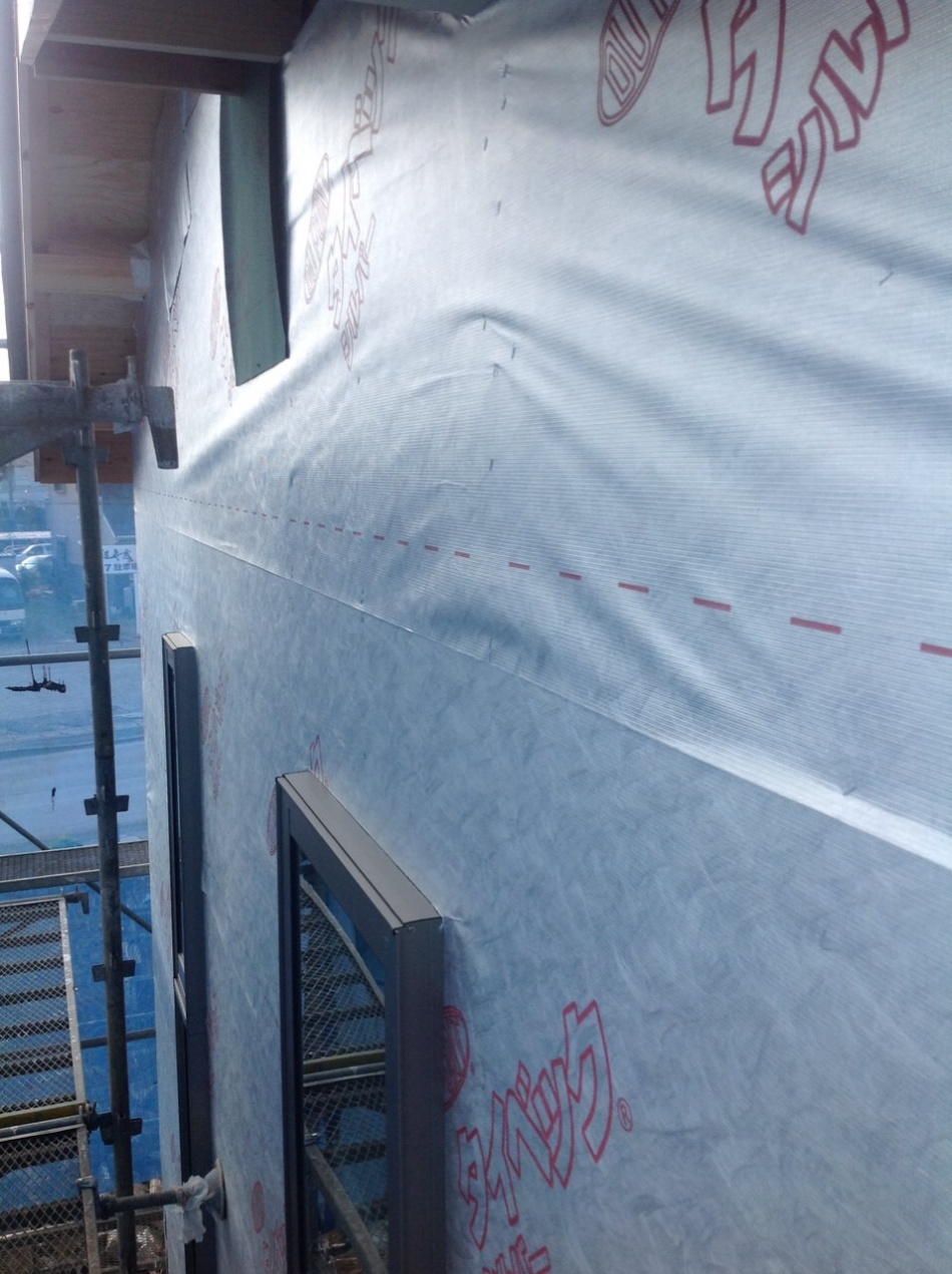 【埼玉県吉川市M様邸】外壁下地の遮熱防水シートを施工しました。松井産業株式会社 イシンホーム三郷店