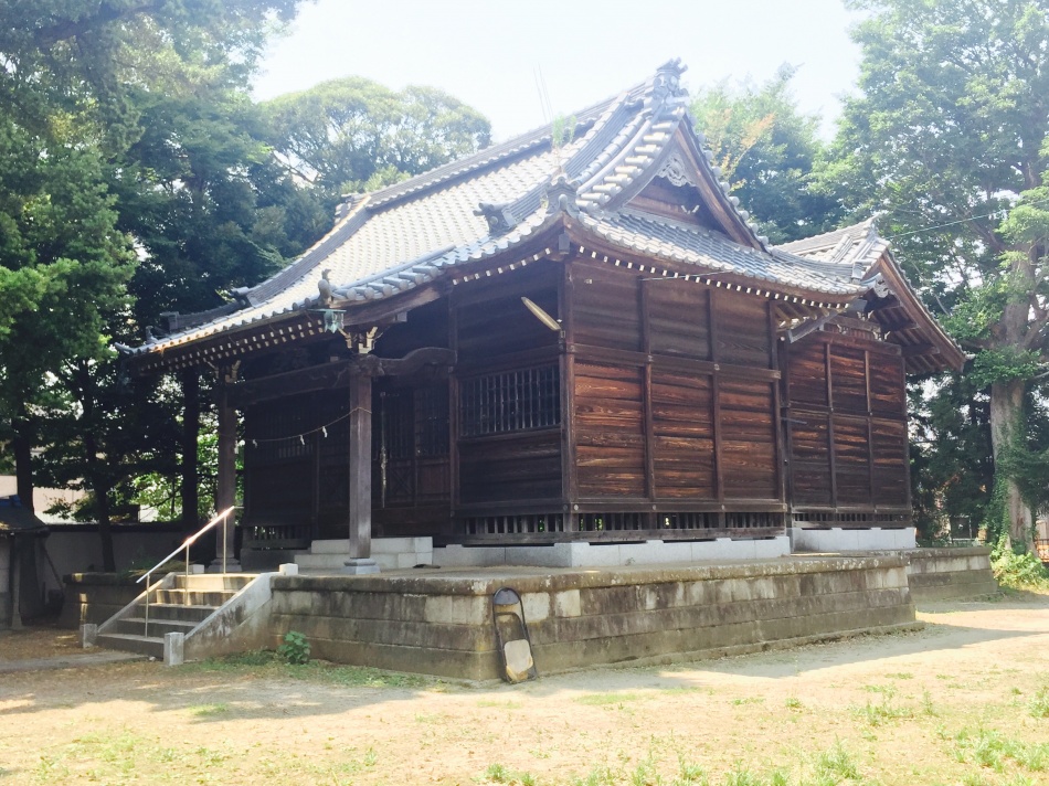 松井産業本社の近くにある「彦成香取神社」です。すっかり夏の風情です。