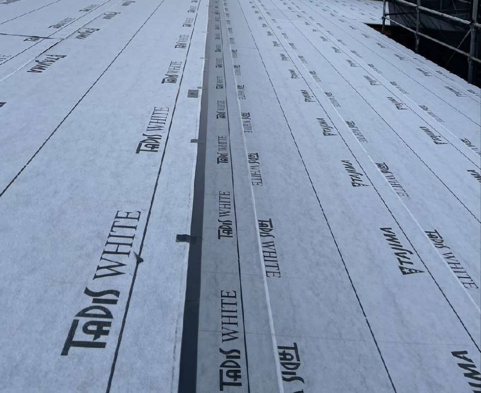 【埼玉県三郷市】S様邸注文住宅新築工事は屋根ルーフィングが完了しました。