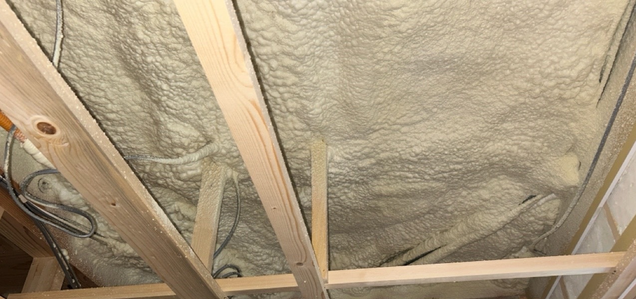 【埼玉県三郷市】Y様邸新築工事にて屋根のウレタン断熱施工が終了しました