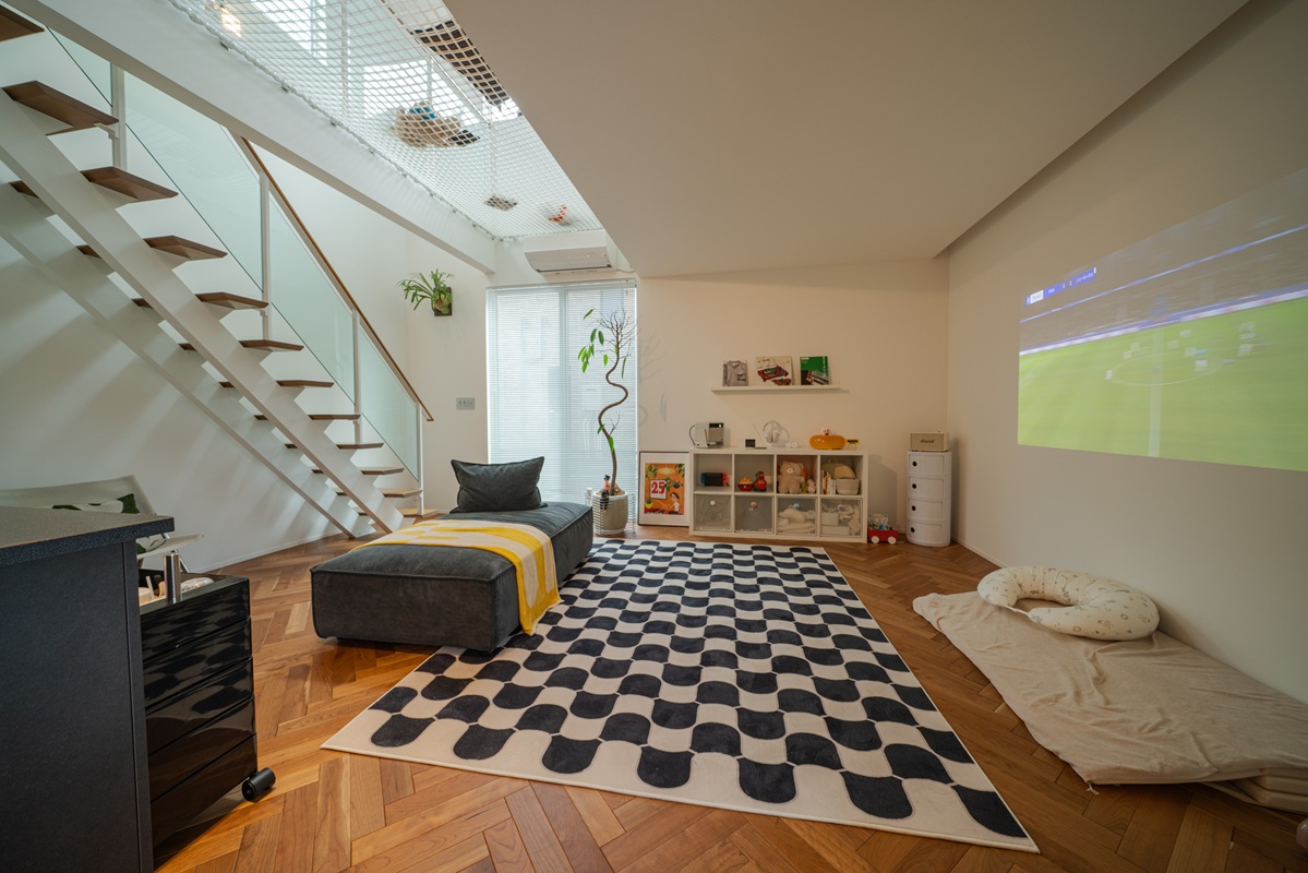 遊び心と機能美がリンクする、三郷市K様邸の「空中リビング」