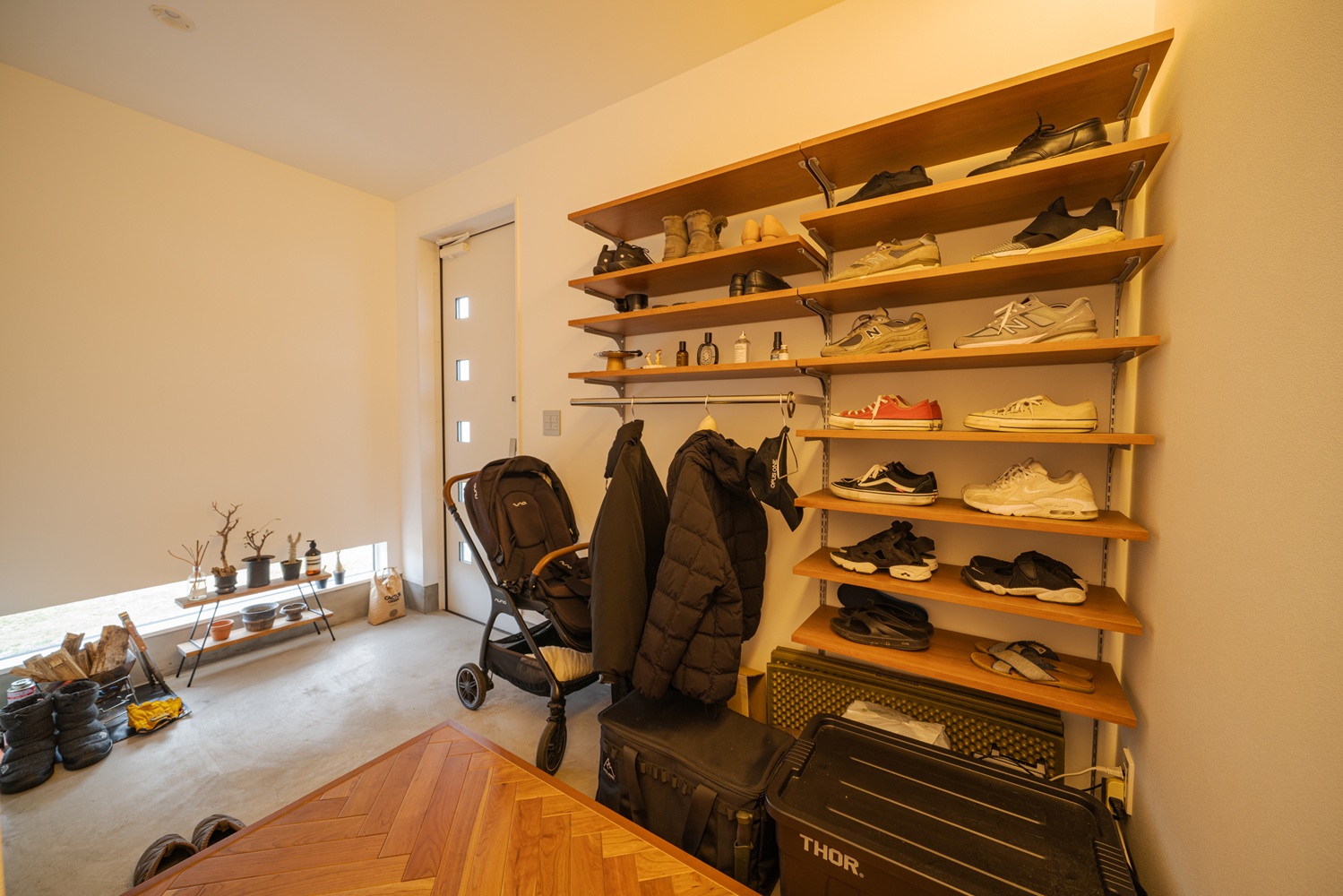 【埼玉県三郷市】K様邸 玄関の「土間」が暮らしを変える！子育てから部活動まで、成長に寄り添うシューズクローク活用術